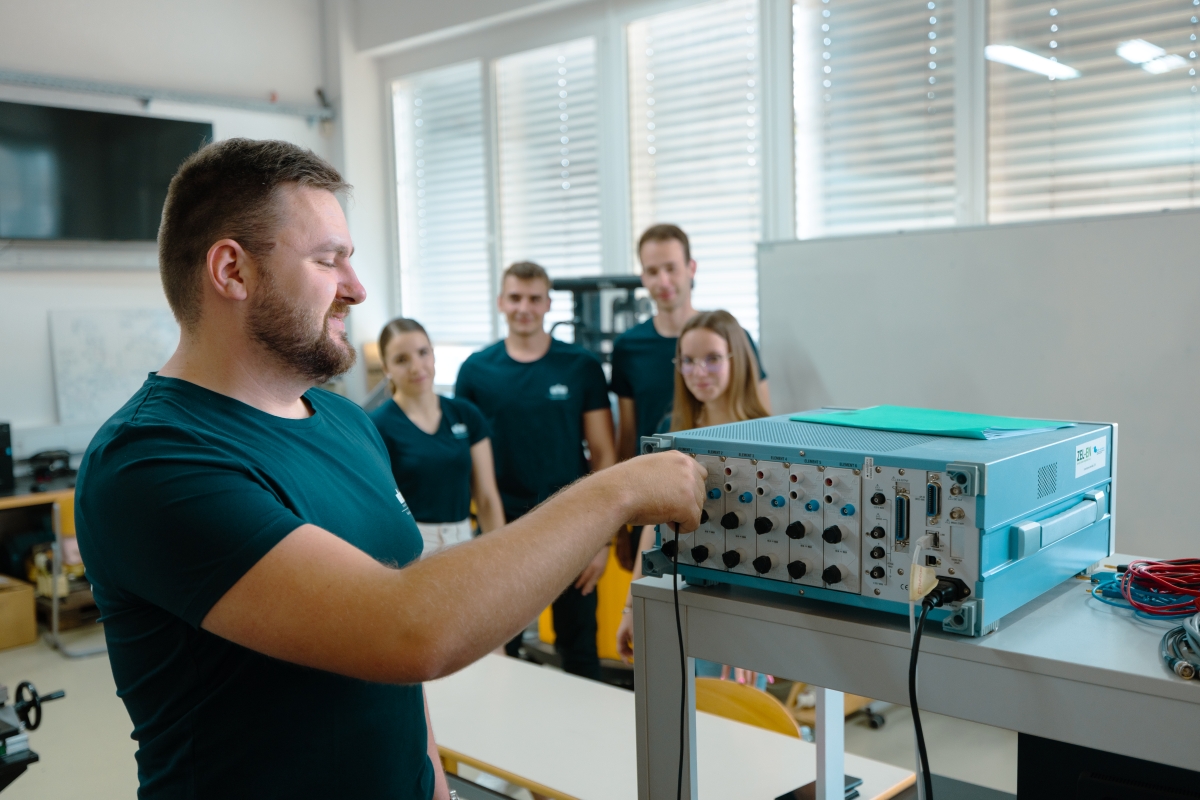 um fe 1