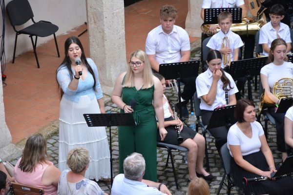 zakljucni-koncert-glasbena-sola-sevnica-082652D456-3E89-2522-B97A-7E1B8914F1CB.jpg