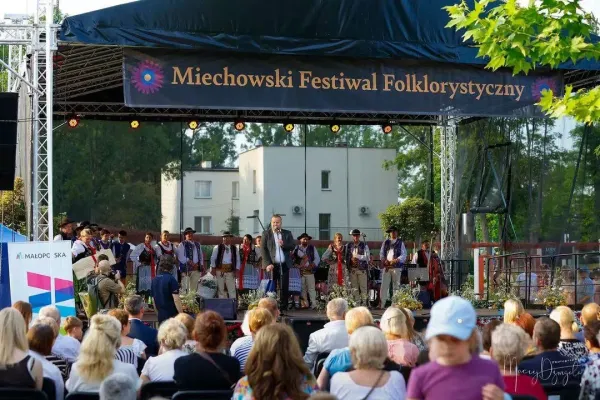 folkloristi-na-poljskem-1686662F82-C419-64A4-1C50-1D72441A8A66.webp