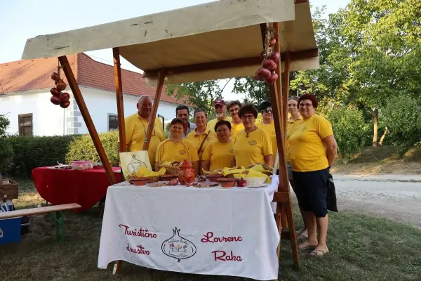 raka-praznuje-198E883BB3-DBAC-1723-BD72-CE9486787CFB.webp